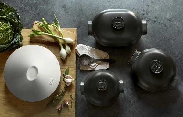 Emile Henry Schmortopf Delight rund in ardoise Emile Henry Schmortopf Delight Rund In Ardoise 27 Cm / 19,5 Cm / 4 Liter -Mepal Shop EH 66XX 7766XX Amb Delight GammeCocotte CasserolesRange Top H 1