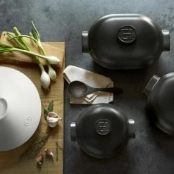 Emile Henry Schmortopf Delight Rund In Ardoise 22,5 Cm / 17,3 Cm / 2 Liter -Mepal Shop EH 66XX 7766XX Amb Delight GammeCocotte CasserolesRange Top H