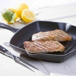 Le Creuset Grillpfanne Signature Quadratisch Mit 2 Griffen In Ofenrot -Mepal Shop Gusseisen 26 7 l 1