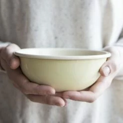 Riess Emaille Riess Schüssel Aus Emaille In Pastell-gelb 8 Riess Emaille Riess Schüssel Aus Emaille In Pastell-gelb -Mepal Shop RIESS AMBIENTE CLASSIC Pastell Fruehstueck 04 highres